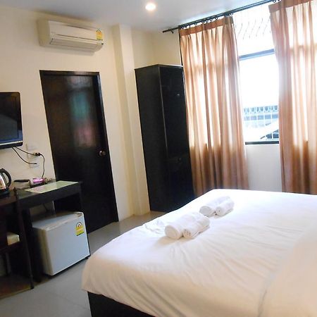 The Bang Khun Phrom Suites Bangkok Rom bilde