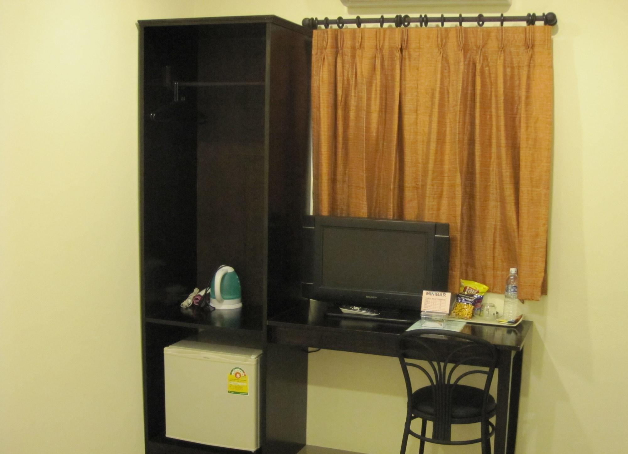 The Bang Khun Phrom Suites Bangkok Eksteriør bilde
