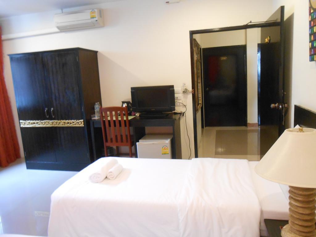 The Bang Khun Phrom Suites Bangkok Rom bilde