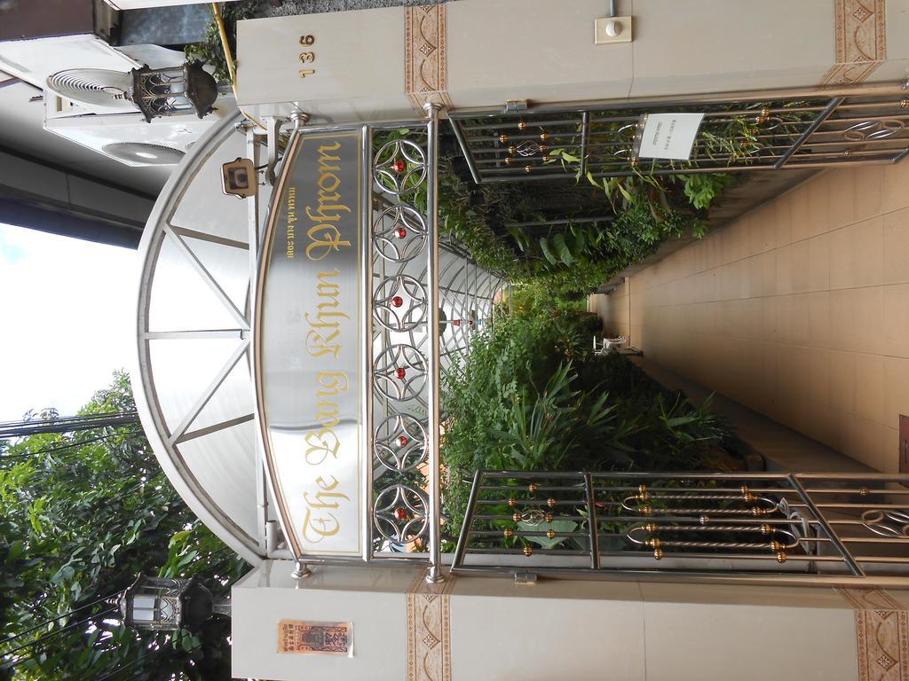 The Bang Khun Phrom Suites Bangkok Eksteriør bilde