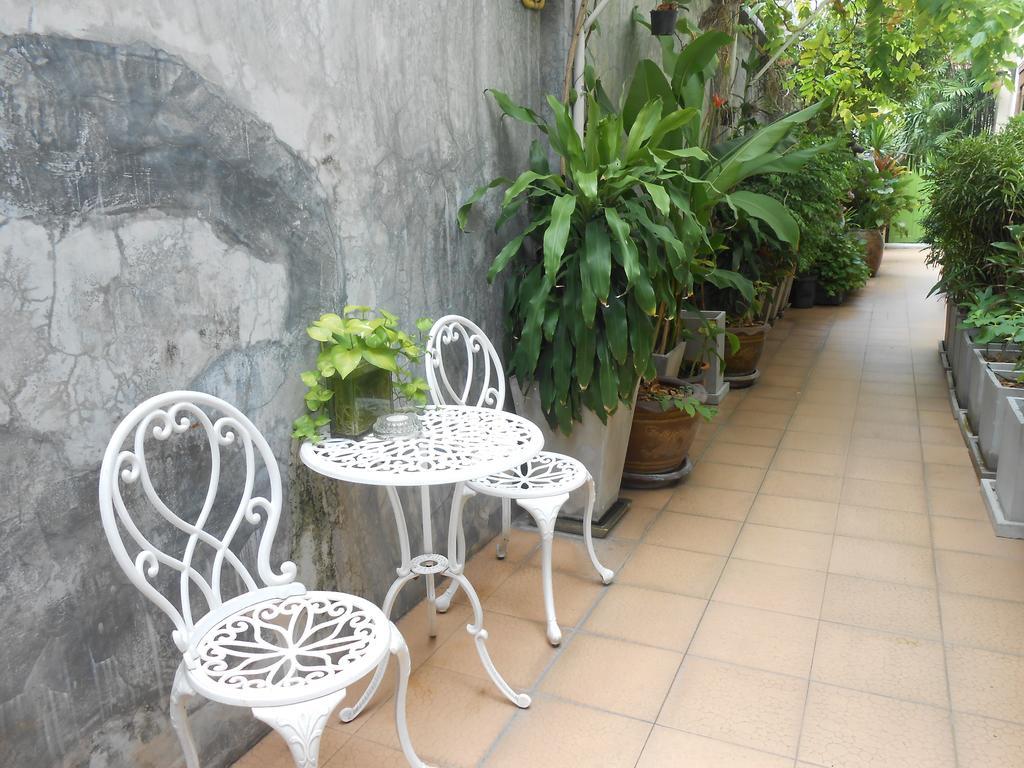 The Bang Khun Phrom Suites Bangkok Eksteriør bilde