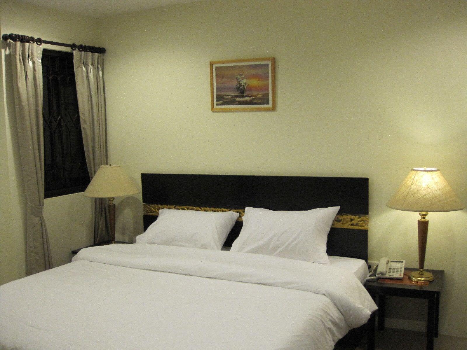 The Bang Khun Phrom Suites Bangkok Eksteriør bilde