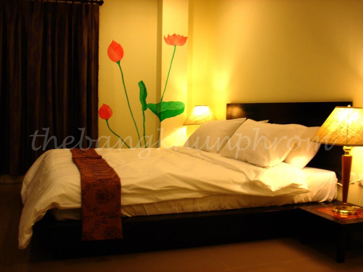 The Bang Khun Phrom Suites Bangkok Eksteriør bilde