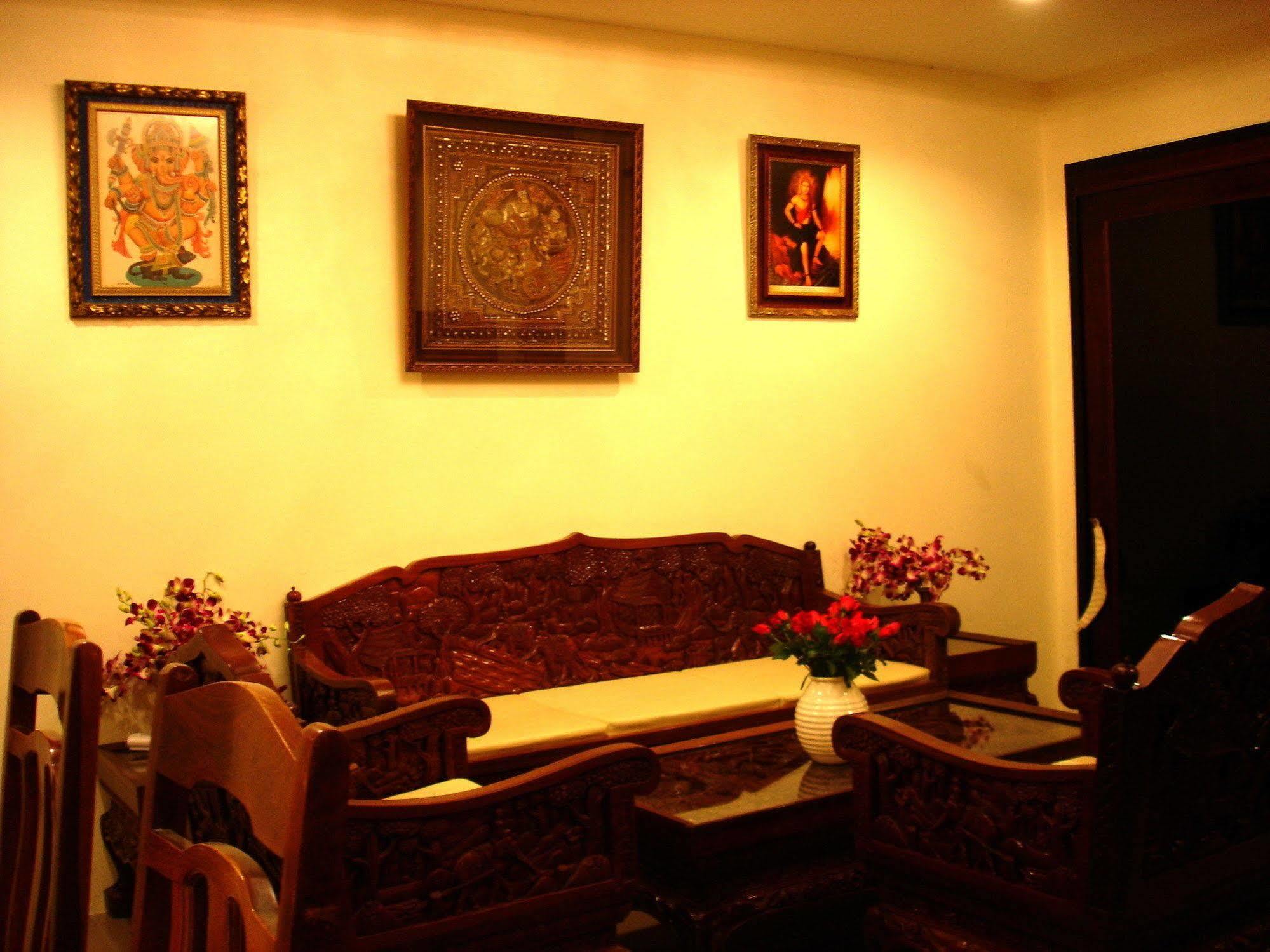 The Bang Khun Phrom Suites Bangkok Eksteriør bilde