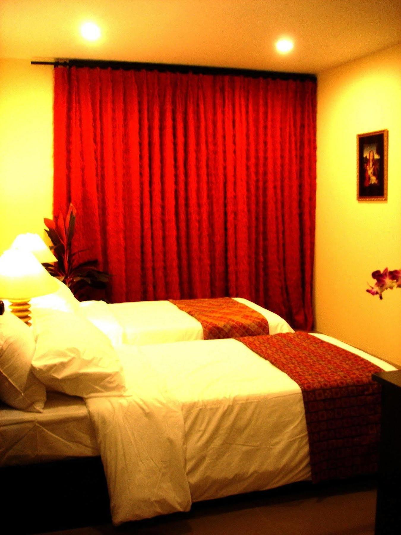 The Bang Khun Phrom Suites Bangkok Eksteriør bilde