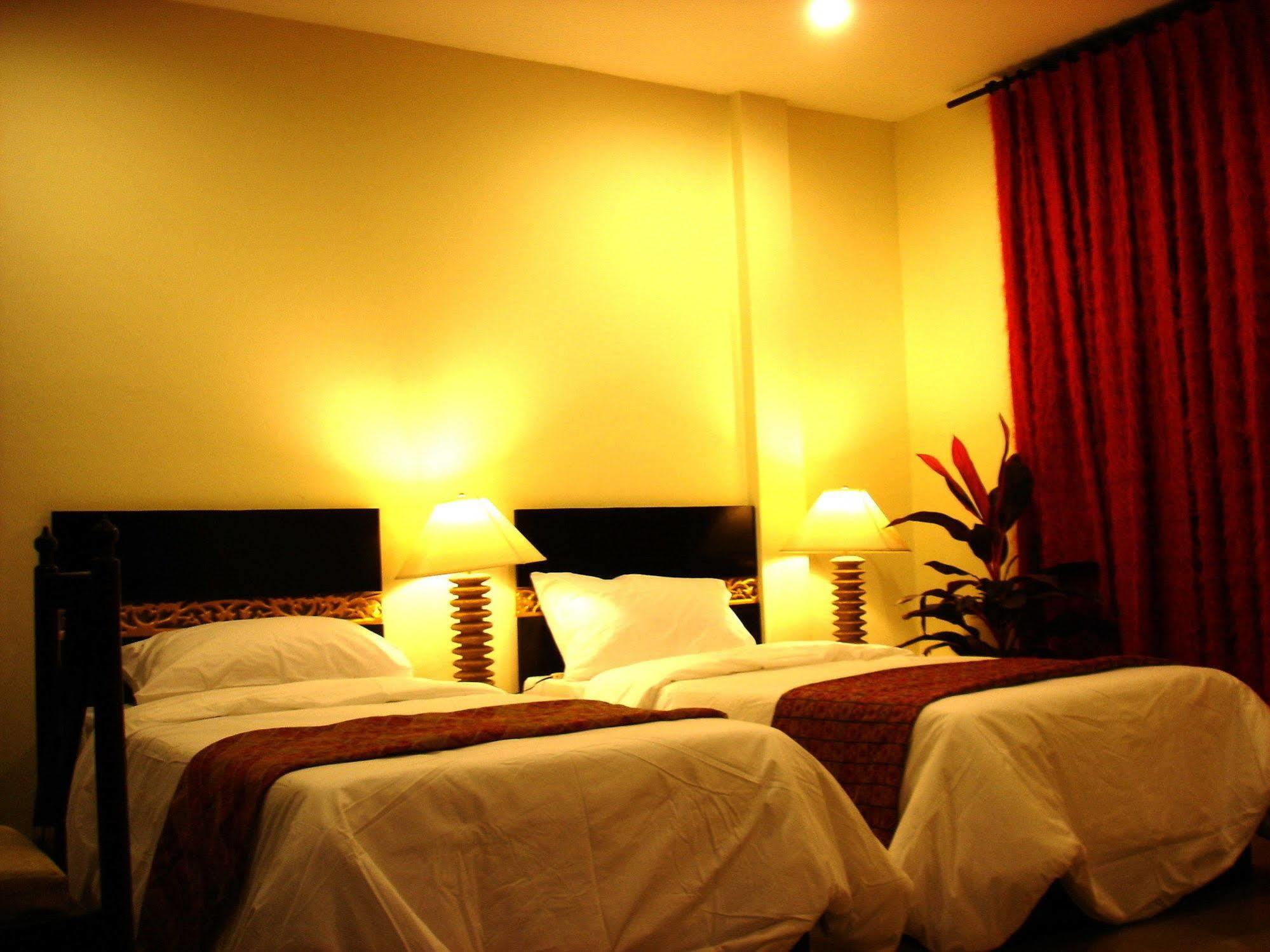 The Bang Khun Phrom Suites Bangkok Eksteriør bilde