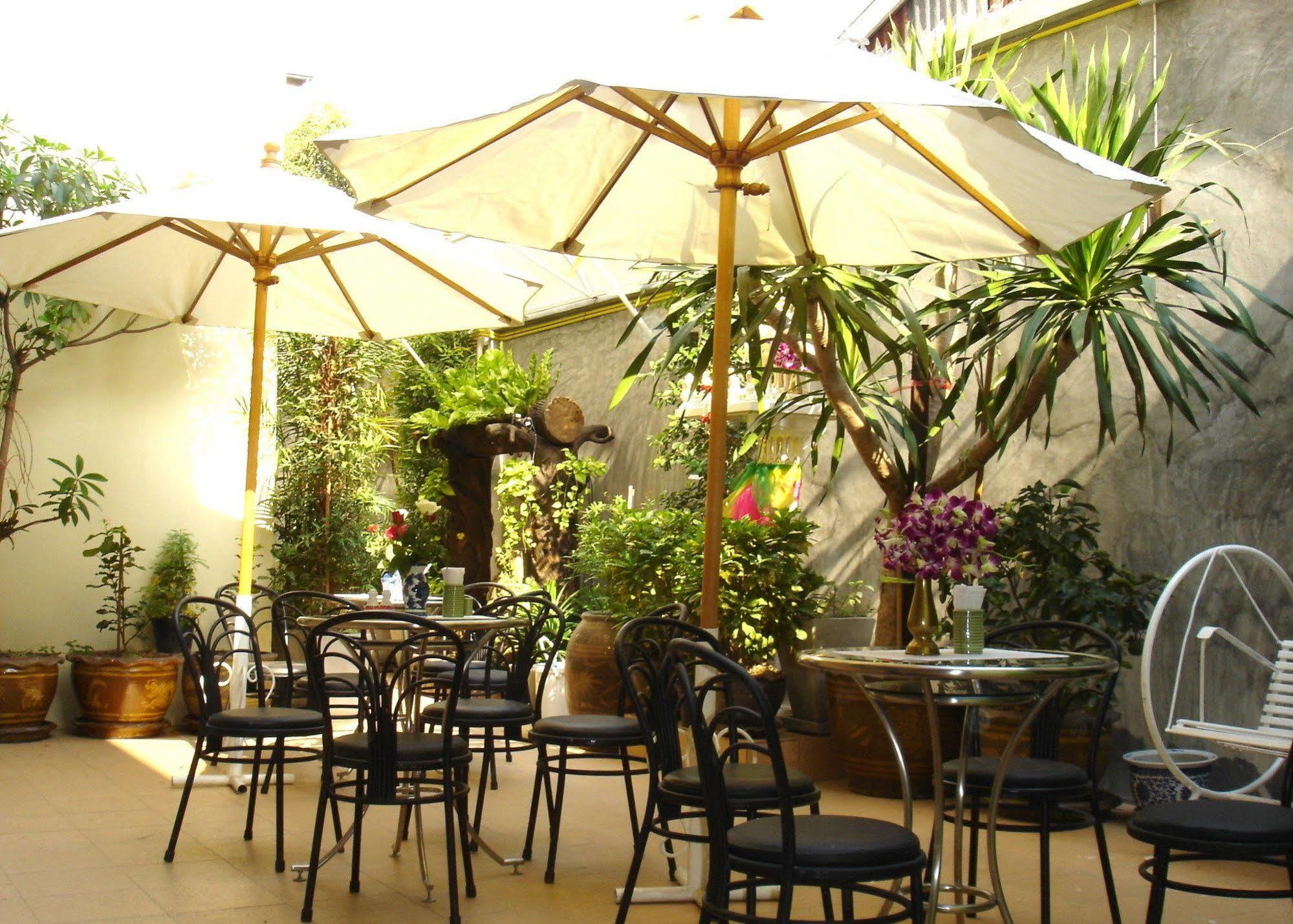 The Bang Khun Phrom Suites Bangkok Eksteriør bilde